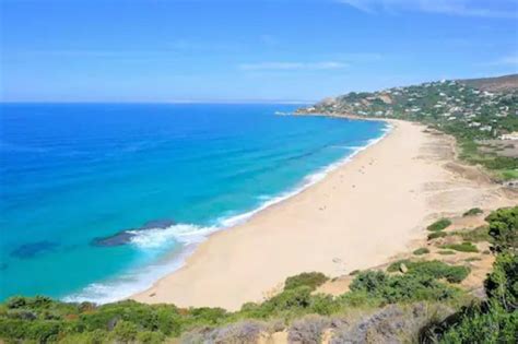 Levantada la recomendación temporal de no bañarse en la playa de Atlanterra