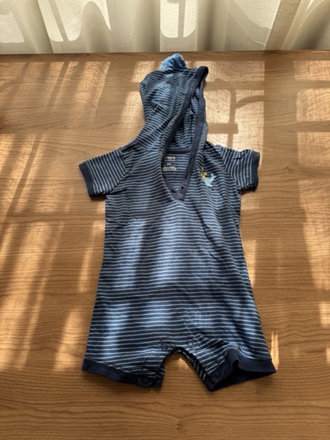 Cathy's Preloved Cute shark outfit - 6M