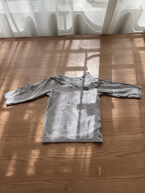 Cathy's Preloved Cute grey shirt for ~4-6M