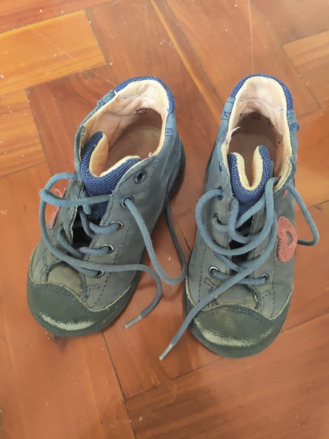 Yosi's  Preloved High Shoes (well used) (size 21)