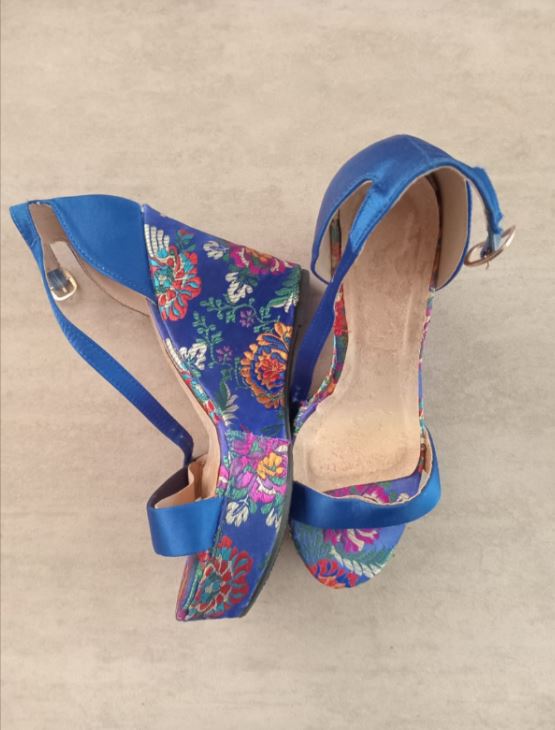 Preloved Imperial Garden Floral Satin Wedges | Size 8.5 or 38.5