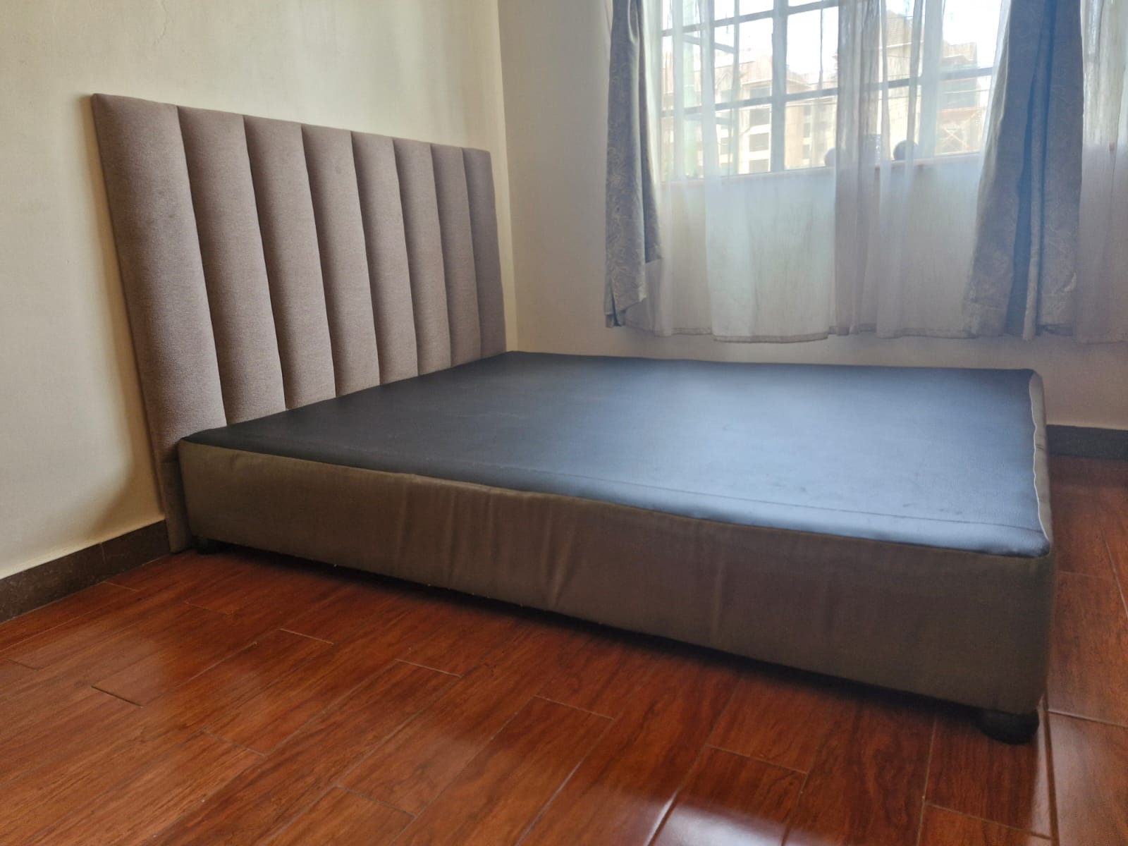 Preloved Queen size bed (5ft x 6ft)