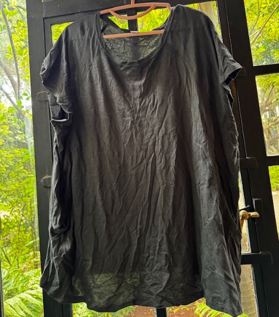 Preloved Old Navy breastfeeding/pumping tee - XL
