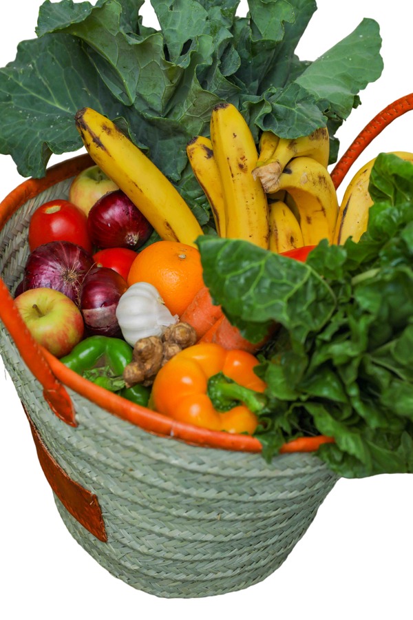 Fresh Bundles (1kg each Tomatoes, Onions &Carrot)(2kgs Potatoes)(2 bunches each Sukuma wiki & Spinach)(Bunch of Ripe Bananas)(2pcs each Ginger & Garlic)(3pcs Imported Oranges)(4pc Apples)(500gm Tricolor Capsicum) Fruits & Veggies  Medley