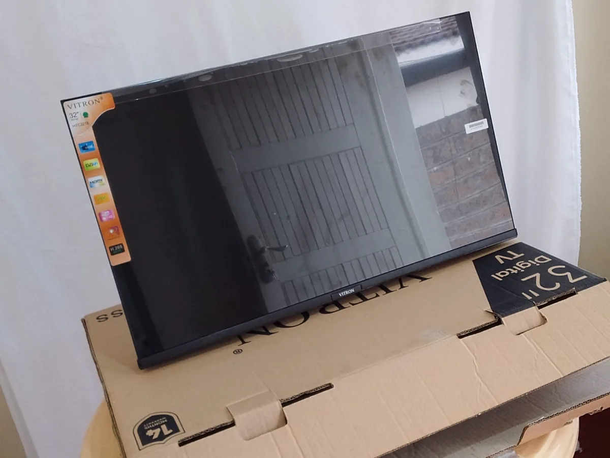 Frameless 32 inch Digital led Television 2