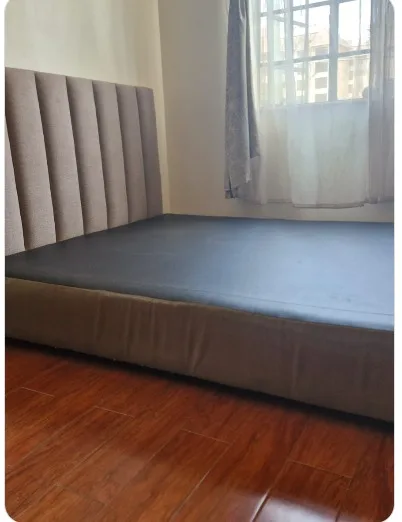 Queen size bed (5ft x 6ft)