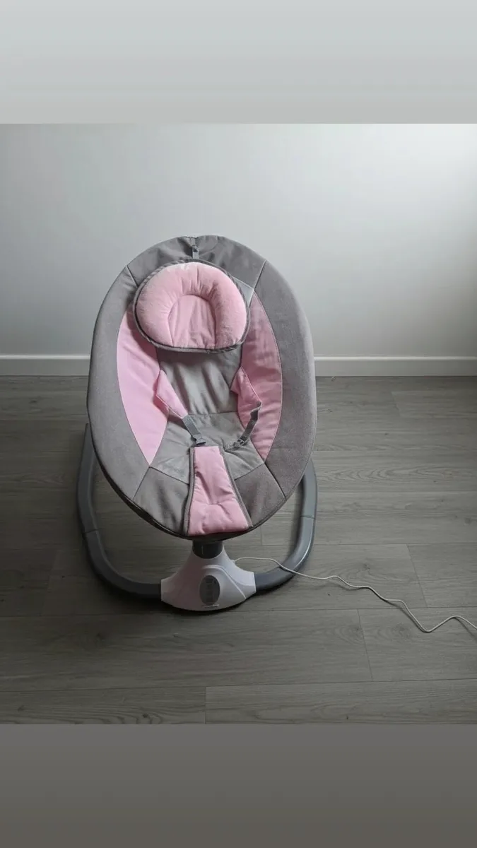 Electric baby swing