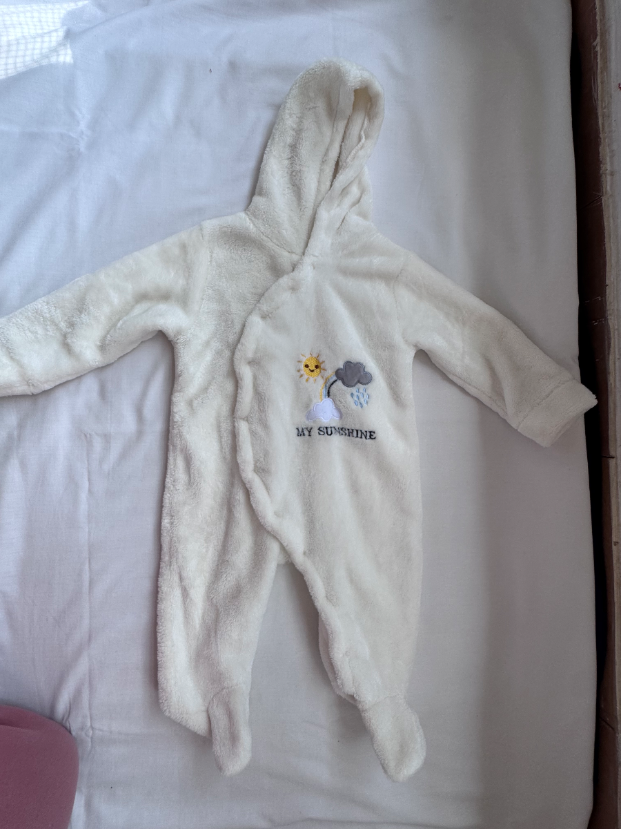 ☀️ Cream Fleece Hooded Baby Romper – Size 6-9 months 1