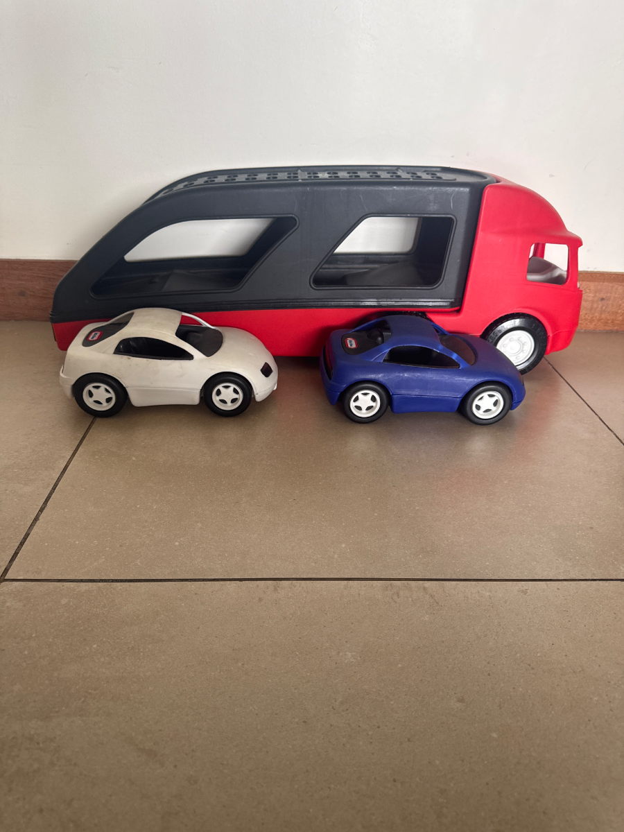 Little tikes  toy truck with cars. extra large size. 2