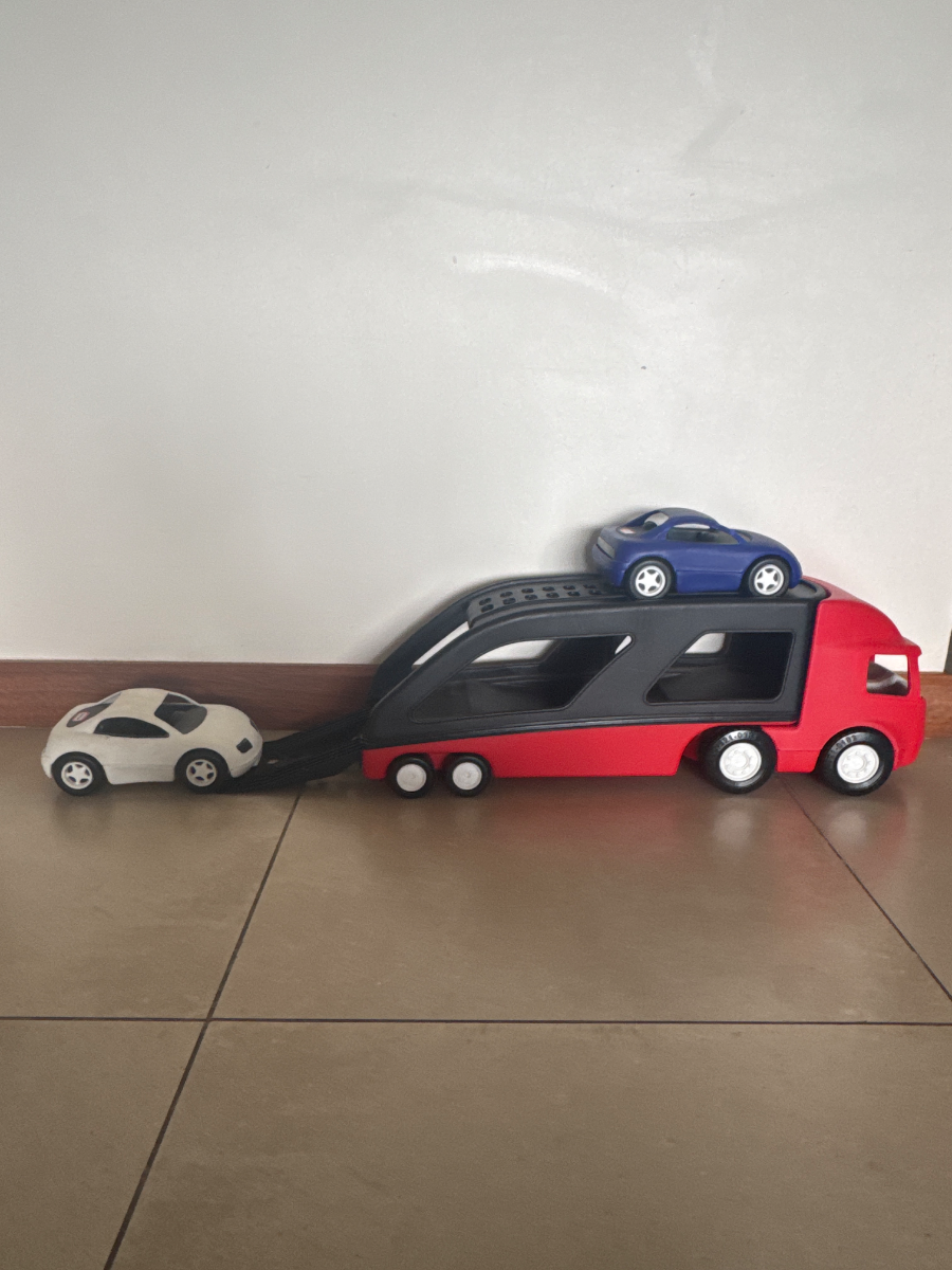 Little tikes  toy truck with cars. extra large size. 3
