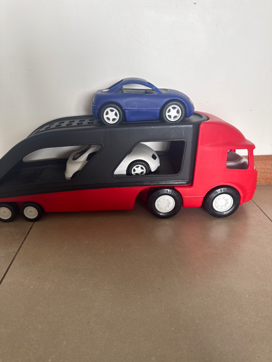 Little tikes  toy truck with cars. extra large size. 4