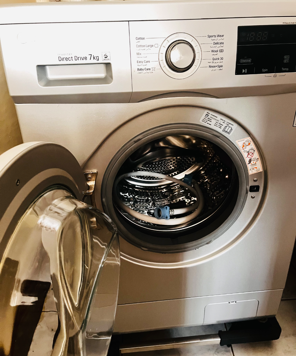 LG 7kg Fully Automatic Front Load Washing Machine 3