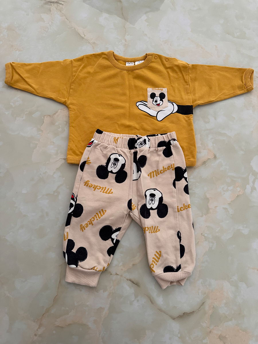 Sweatshirt and Sweatpants Set 1