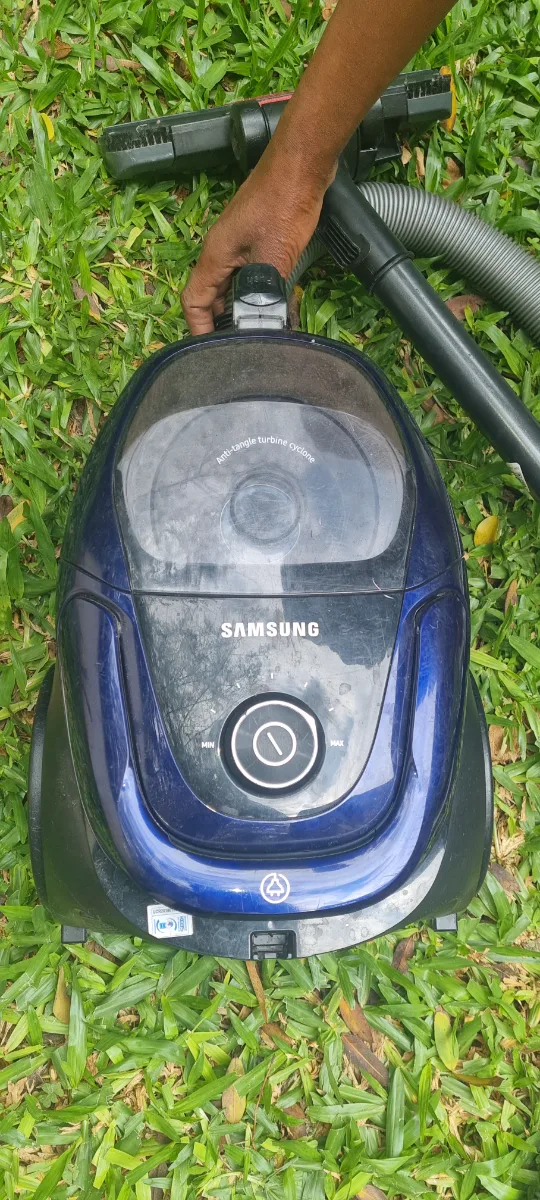Vacuum cleaner 2