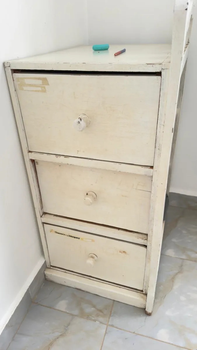 Baby cot and drawers 4