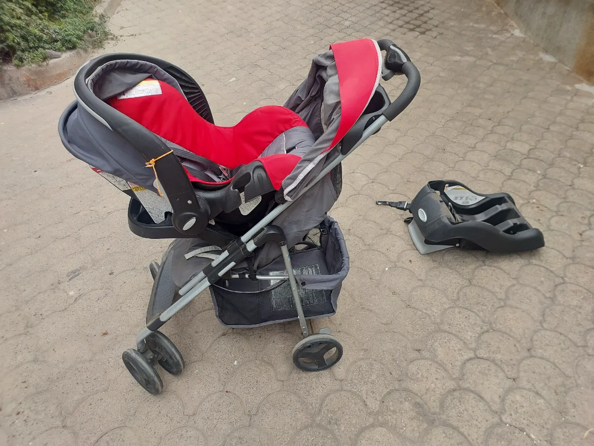 Evenflow stroller carseat and isofix base 1
