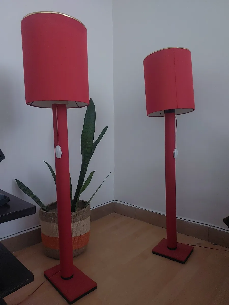 Red standing lamps 1