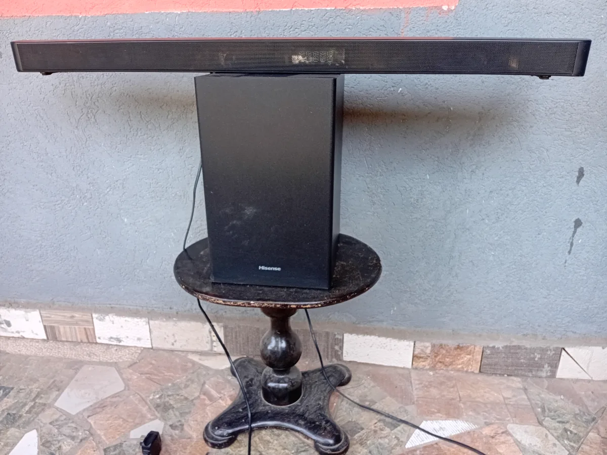 Hisense HS212F (Soundbar and woofer) 1