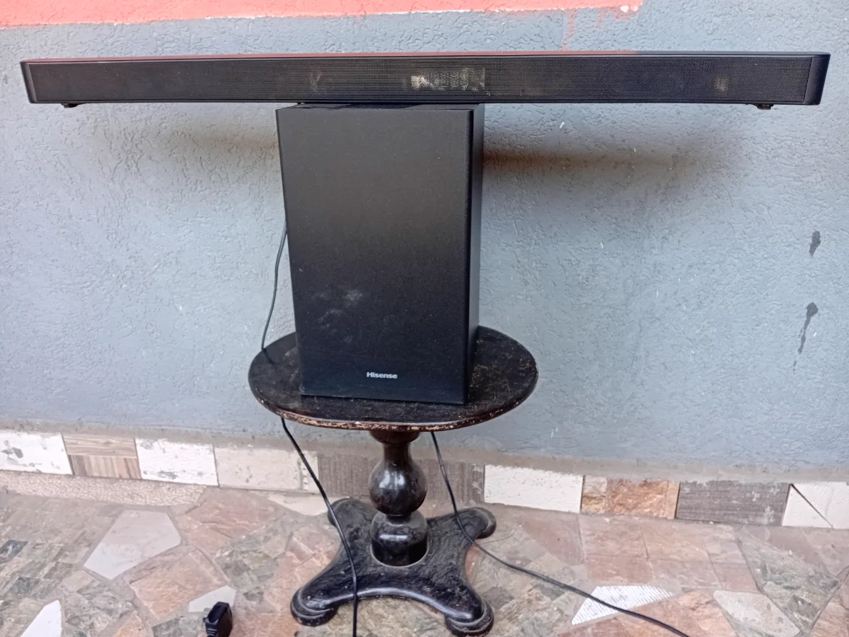 Hisense HS212F (Soundbar and woofer) 2