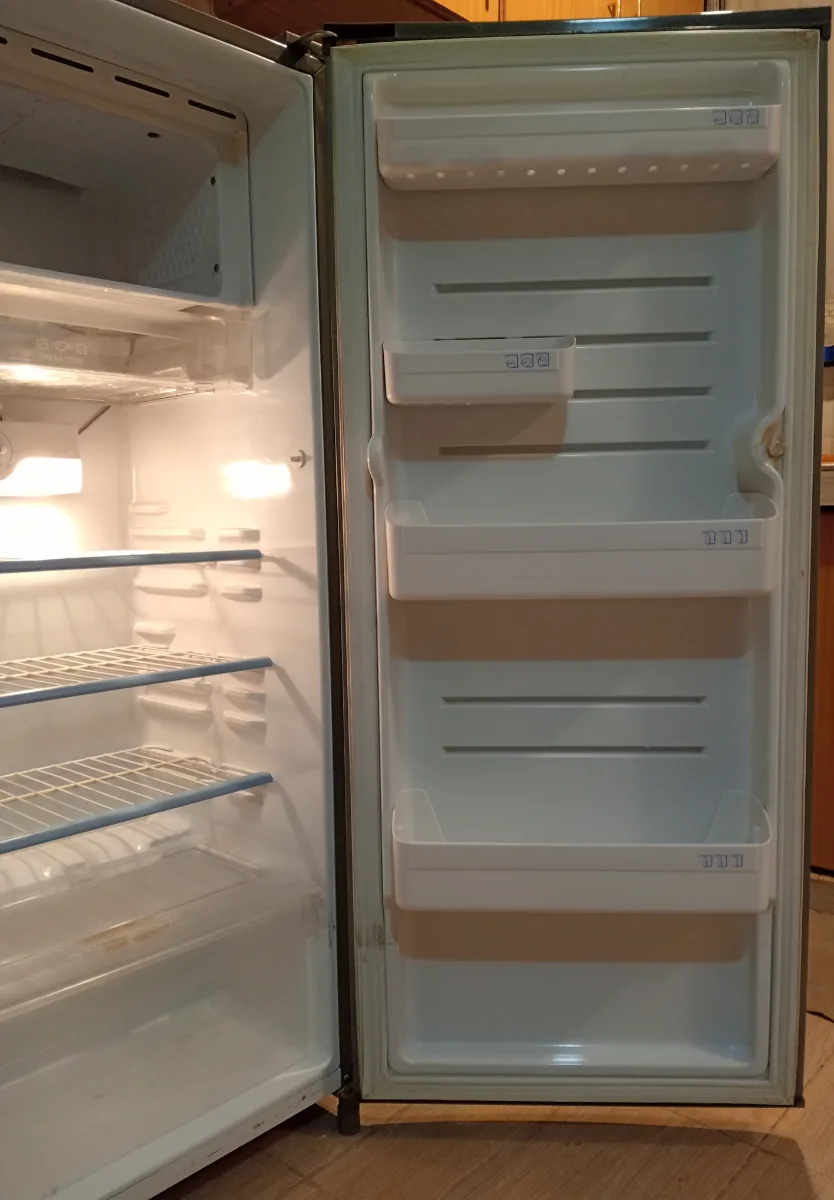Grey,LG fridge 251litres 3