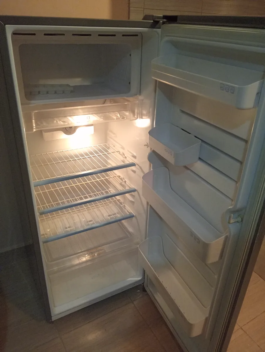 Grey,LG fridge 251litres 4
