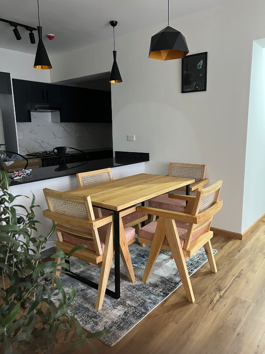 Dining table 4 seater 1