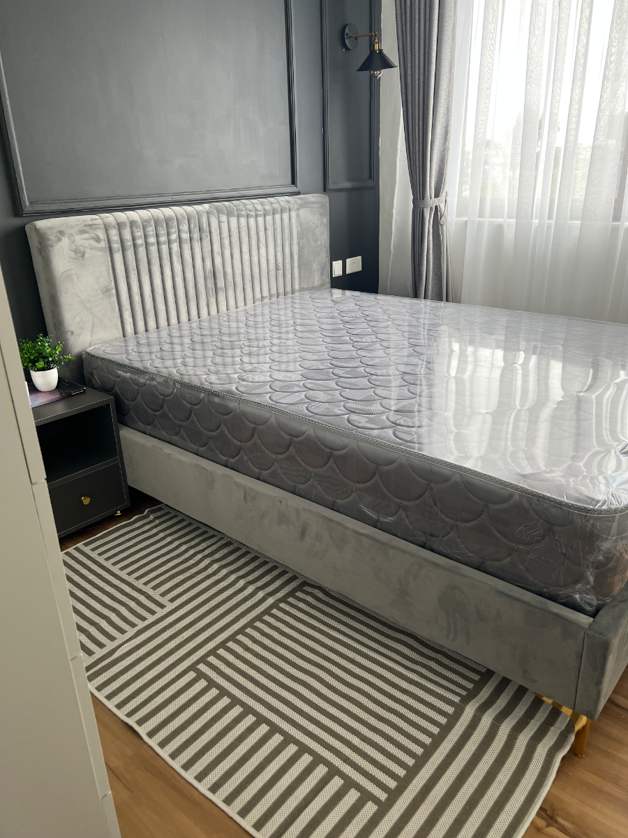Bed 5 by 6 1
