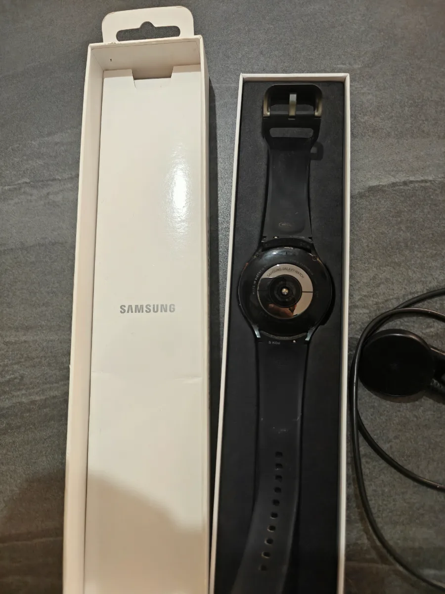 Samsung Galaxy Watch 4 (44mm, Bluetooth/GPS, Black) – Model SM-R870 4