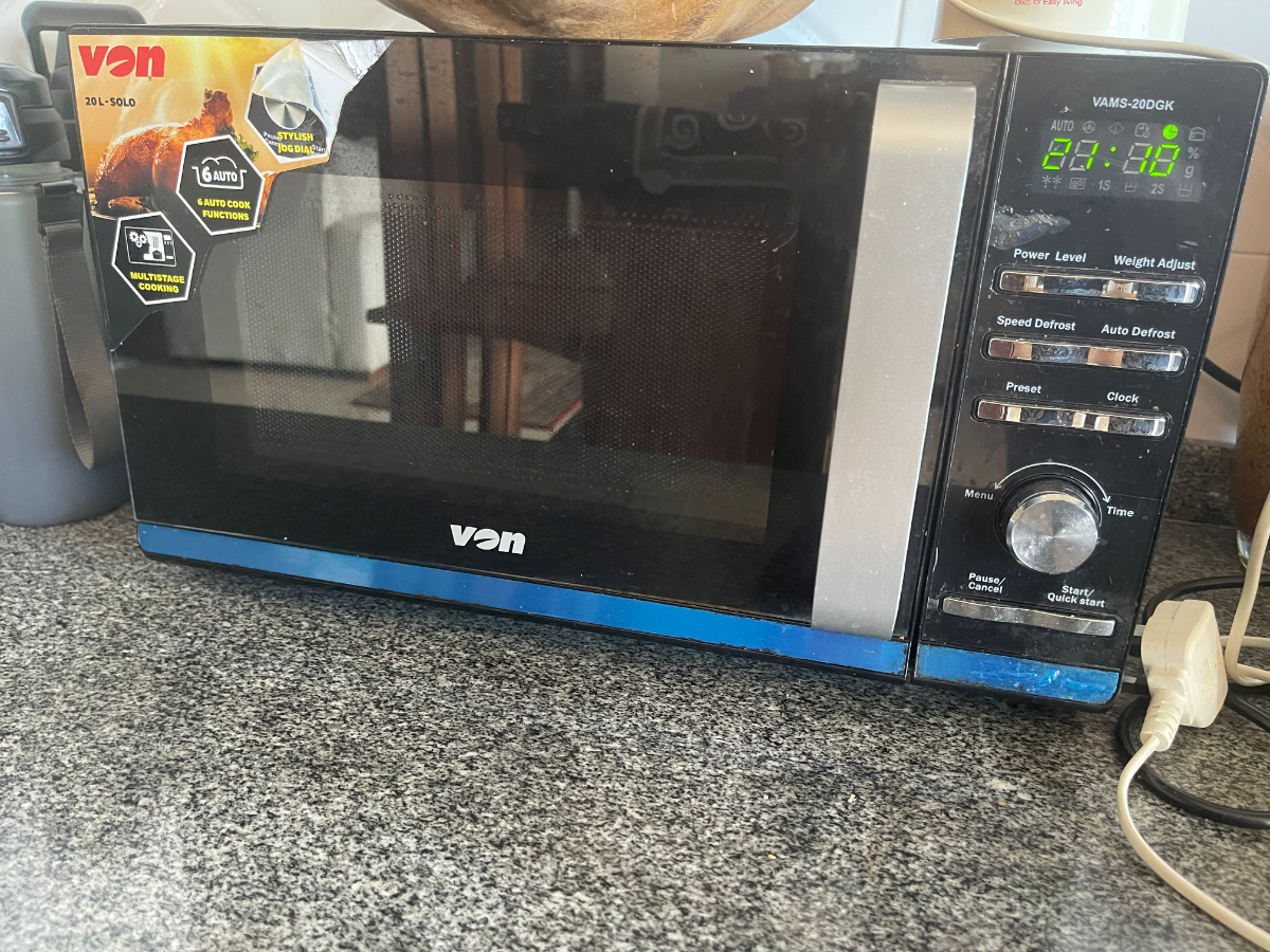 Von 20L Solo Microwave Oven 1