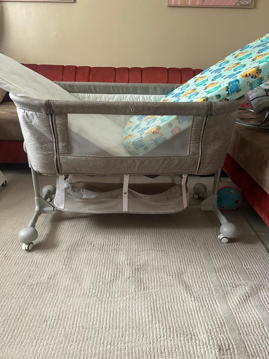 Baby Bedside Bassinet 2
