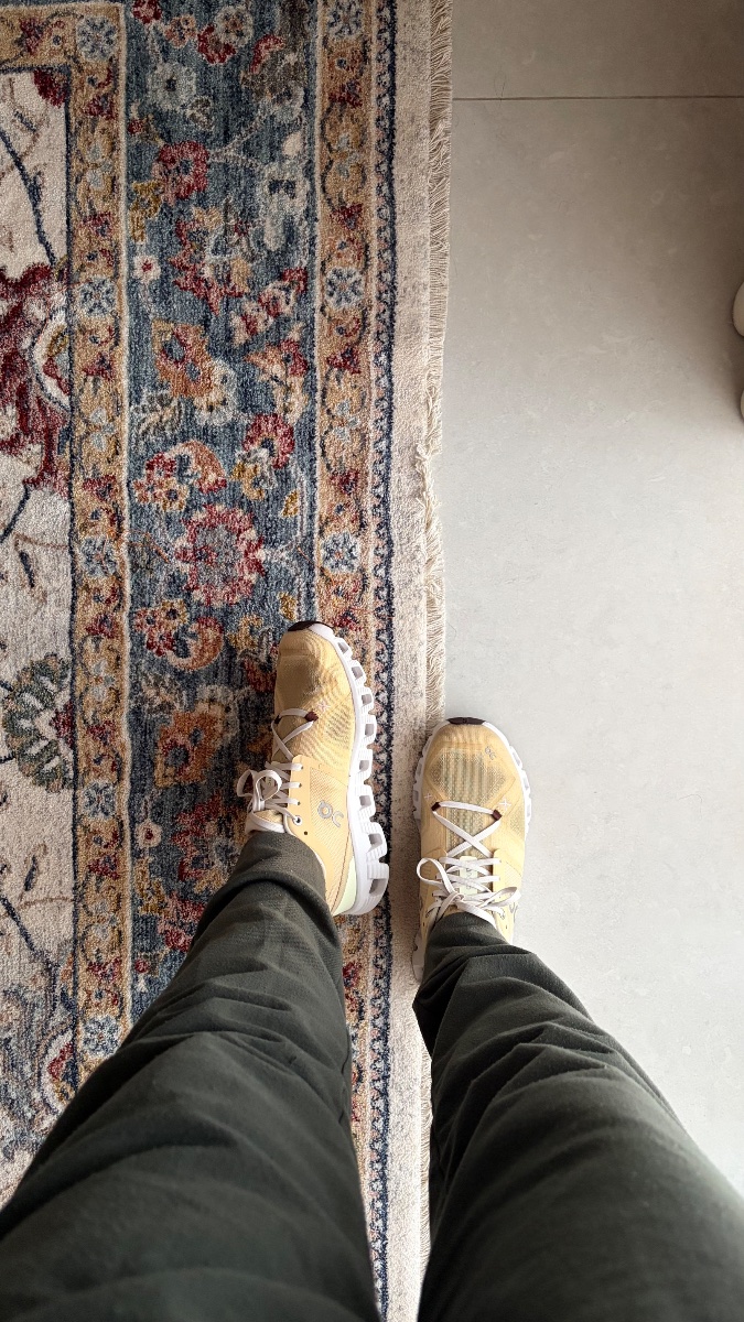 Official on cloud shoes, size 39 1
