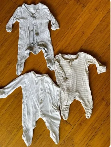 Striped Long-Sleeve Baby Onesies (3-6m) 1