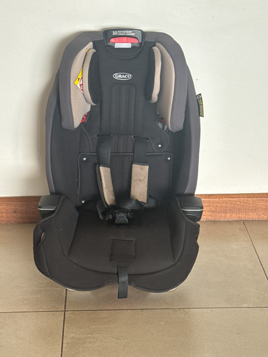 GRACO car seat adjustable. forward facing car seat can be used upto 13 years of age. 1