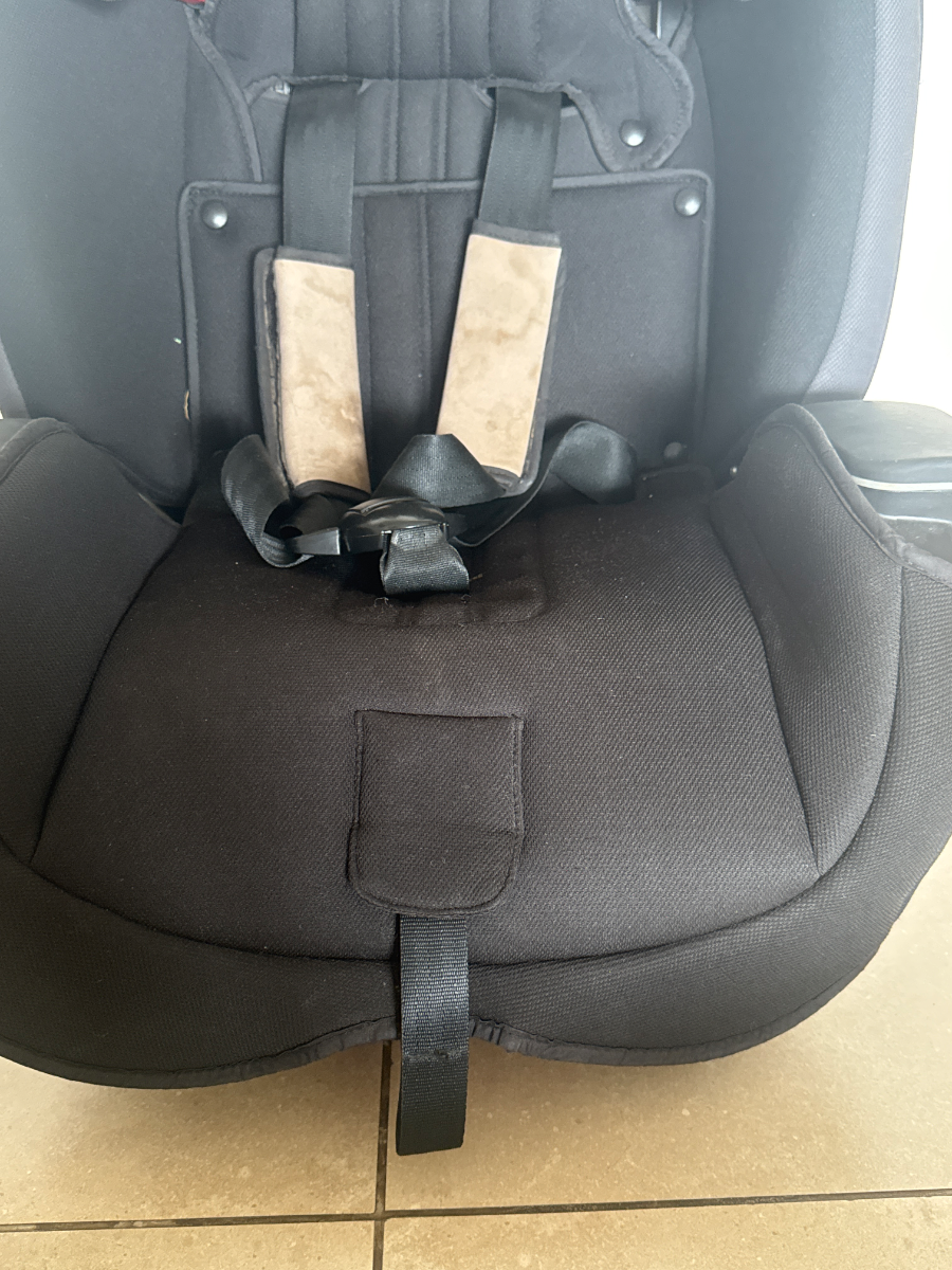 GRACO car seat adjustable. forward facing car seat can be used upto 13 years of age. 5