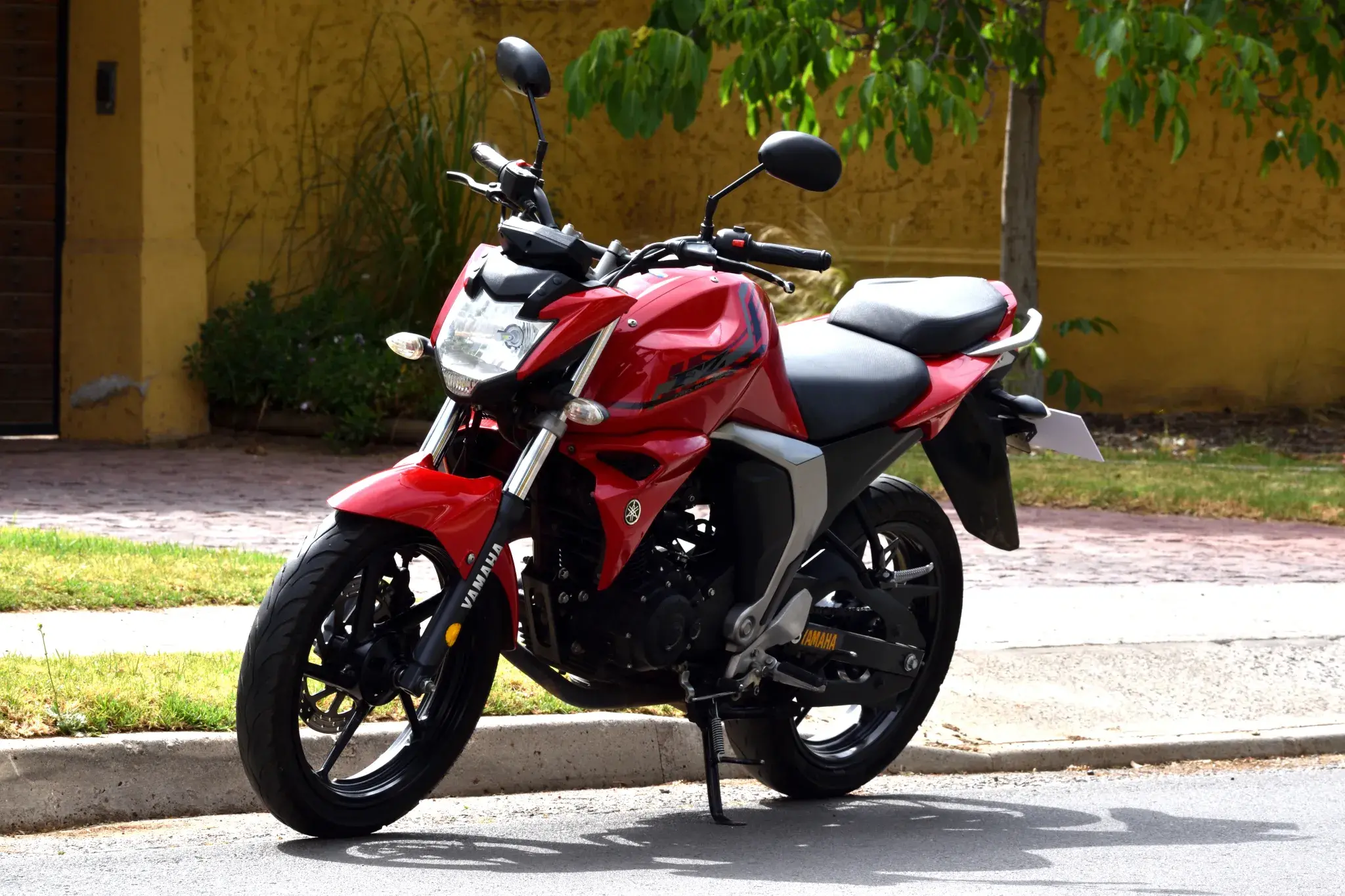 Yamaha FZN-16