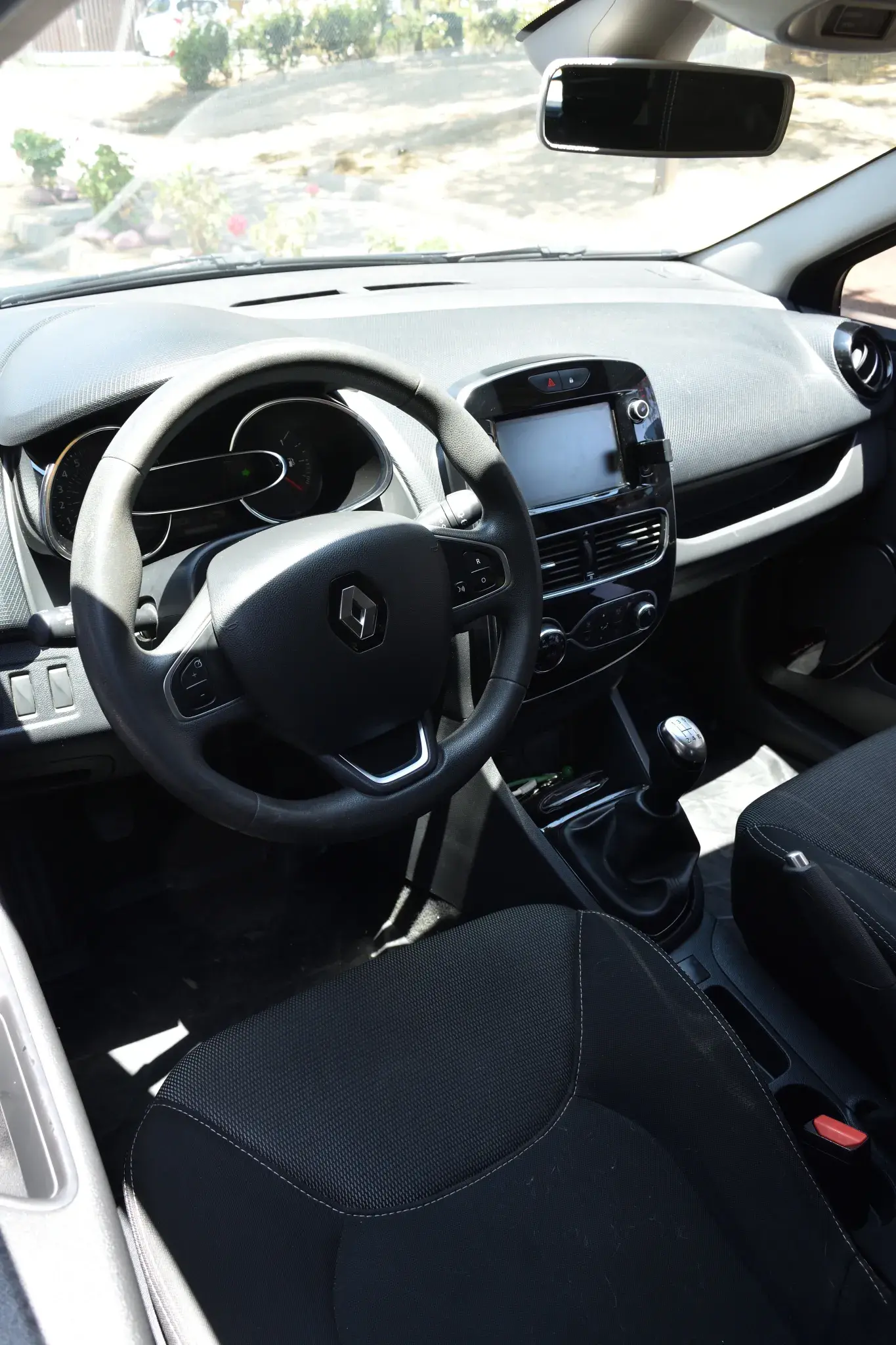 Renault Clio IV 2019 — foto 6