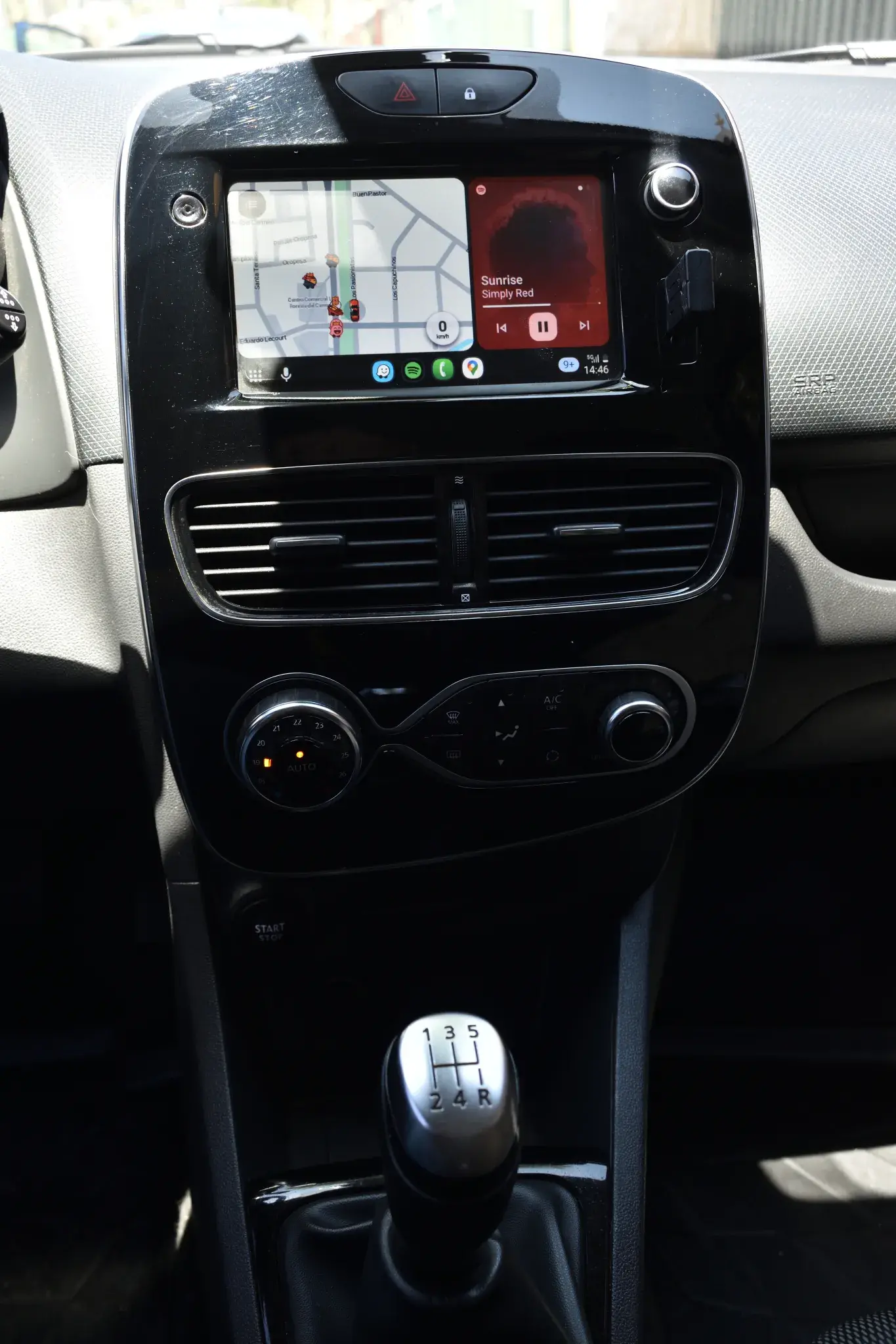 Renault Clio IV 2019 — foto 12