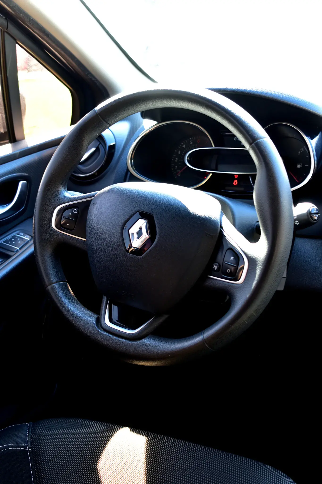 Renault Clio IV 1.2 2018 — foto 21