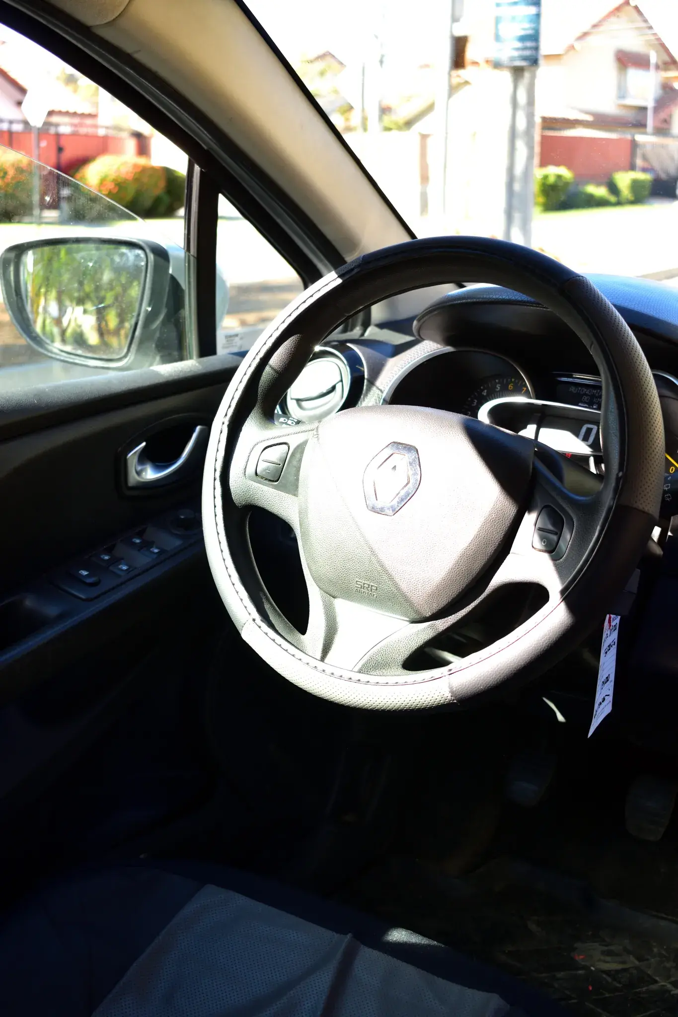 Renault Clio 1.2 Expression 2017 — foto 20
