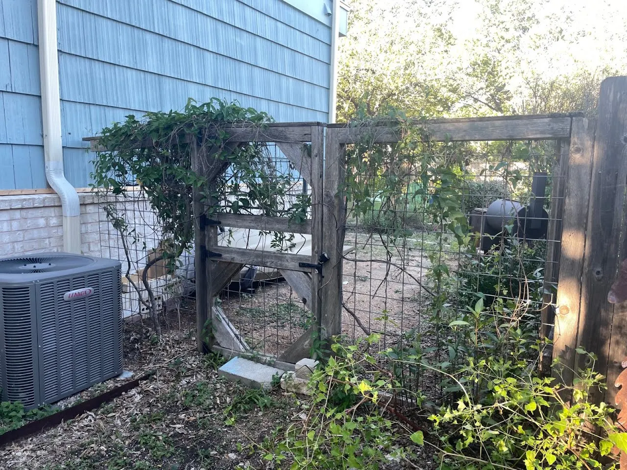 Custom Timber and Wire Mesh Garden Gateway - Detail 3