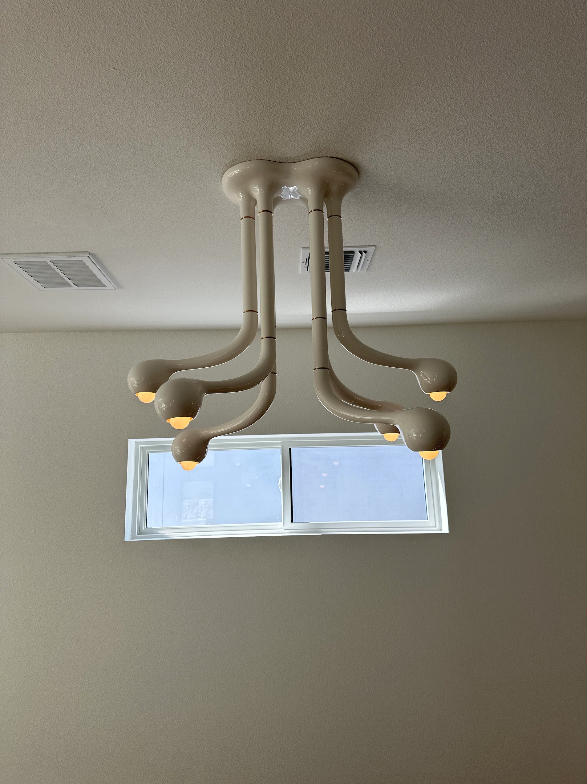 Avant-Garde Lighting and Modern Kitchen Design in Austin - Detail 3