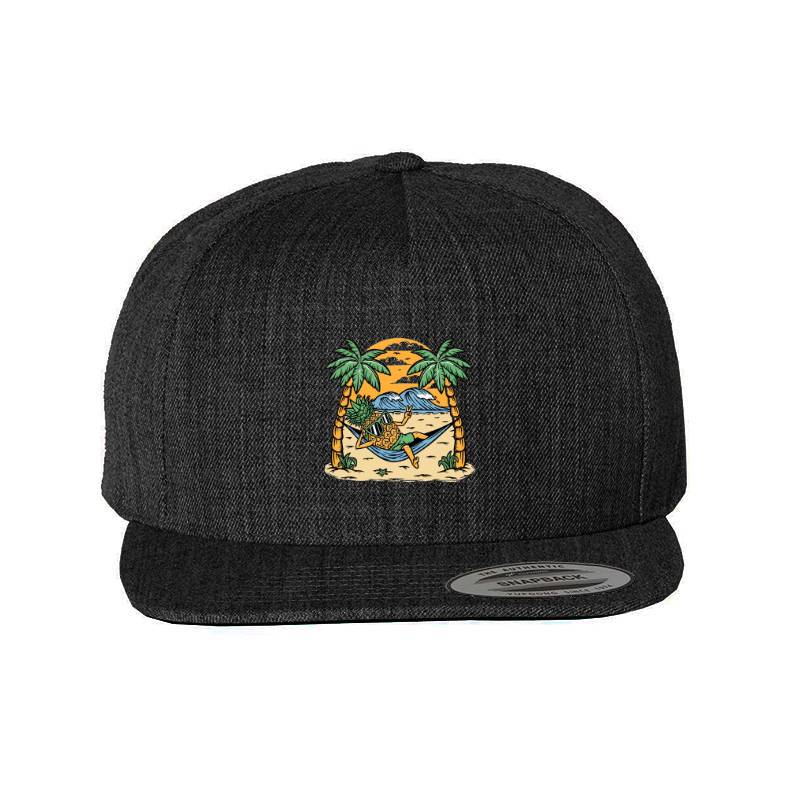 Pineapple on the beach Classic Cap