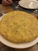 Tortilla de patata en La Penela Barcelona. Restaurante Gallego, Barcelona