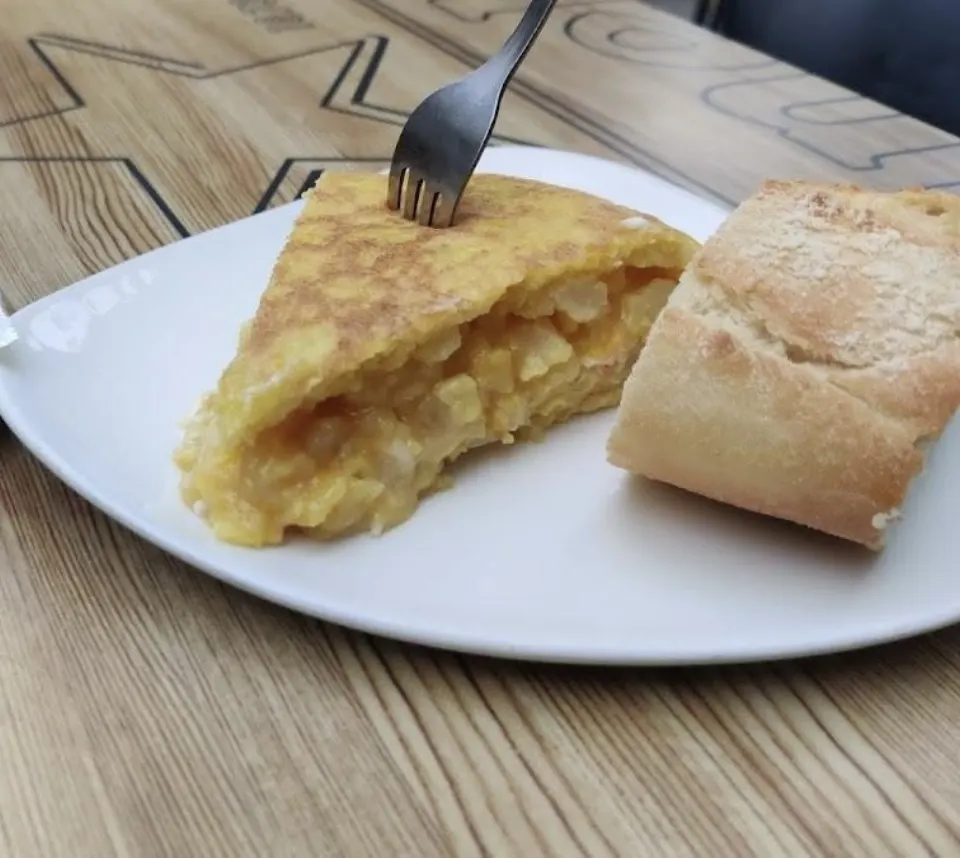 Tortilla en Txoko Kafe . Bar