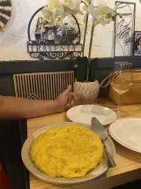 Tortilla de patata en La Travesía Vinos, Betanzos