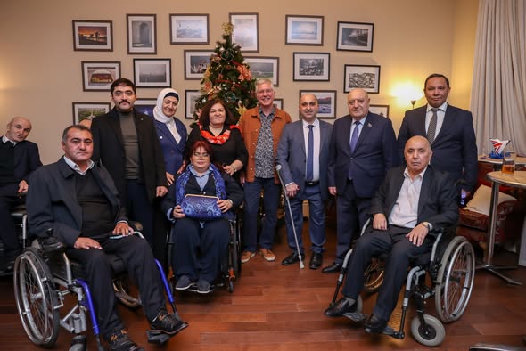 Böyük Britaniyanın Azərbaycandakı səfiri Fergus Auld 3 dekabr Beynəlxalq Əlilliyi olan Şəxslər günü və 10 dekabr İnsan Hüquqları Günü münasibəti ilə səfirliyin “Şəhər Vilları” iqaməgahinda qəbul təşkil edib.