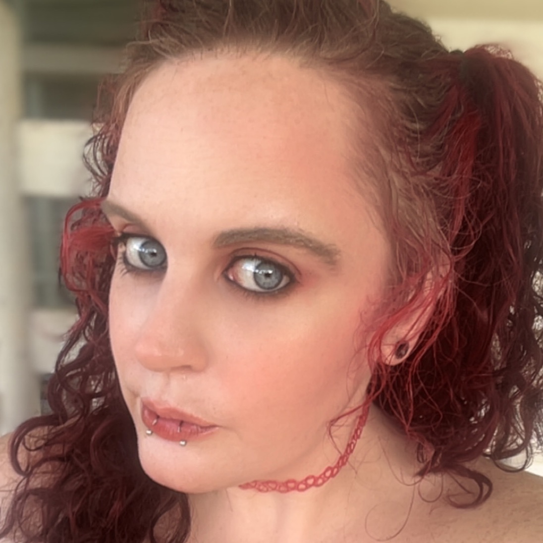 Holly straight, UGC creator