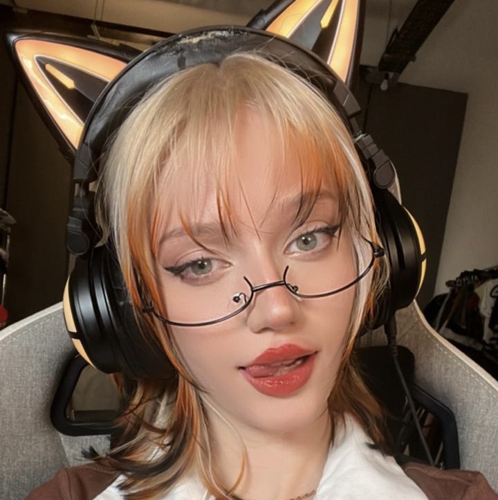 Lorena Decall, UGC creator