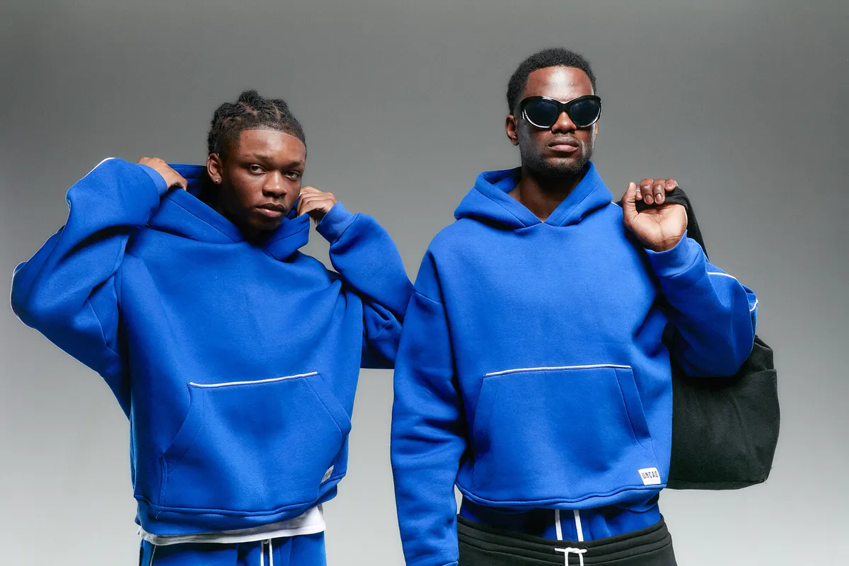 Hoodies passepoil bleu roi