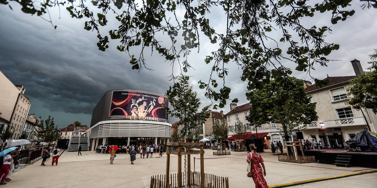 Location pure Local commercial 85 m² Pau